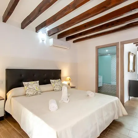 Historic Townhouse Casa Roca Horta 4 Bedrooms Sun Terrace Town Mountain Views * Pollença