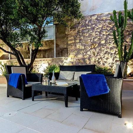 Historic Townhouse Casa Roca Horta 4 Bedrooms Sun Terrace Town Mountain Views *