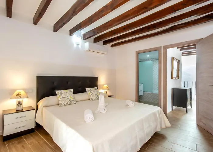 Historic Townhouse Casa Roca Horta 4 Bedrooms * Pollensa