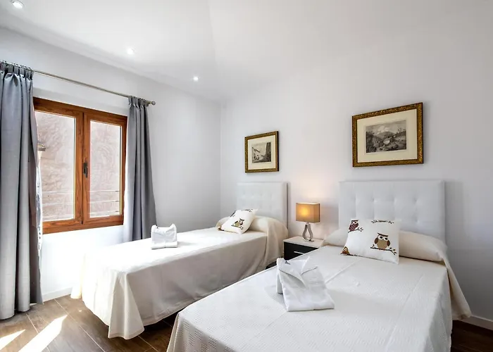 Historic Townhouse Casa Roca Horta 4 Bedrooms