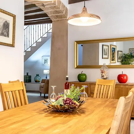 Historic Townhouse Casa Roca Horta 4 Bedrooms *