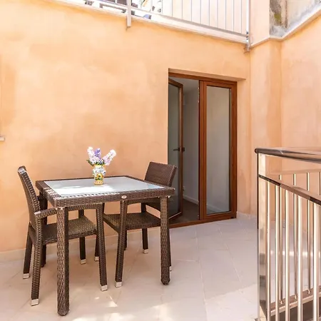 Historic Townhouse Casa Roca Horta 4 Bedrooms بويينسا