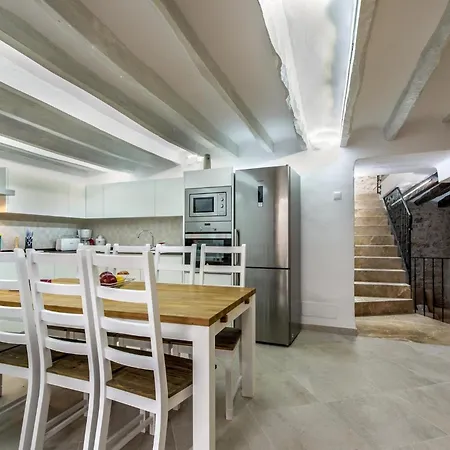 فيلة Historic Townhouse Casa Roca Horta 4 Bedrooms بويينسا