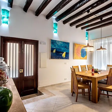Historic Townhouse Casa Roca Horta 4 Bedrooms فيلة بويينسا