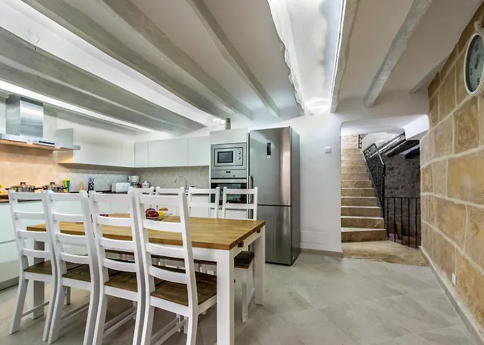 Historic Townhouse Casa Roca Horta 4 Bedrooms *