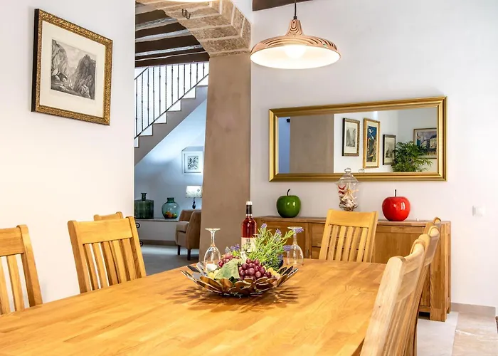 Historic Townhouse Casa Roca Horta 4 Bedrooms *