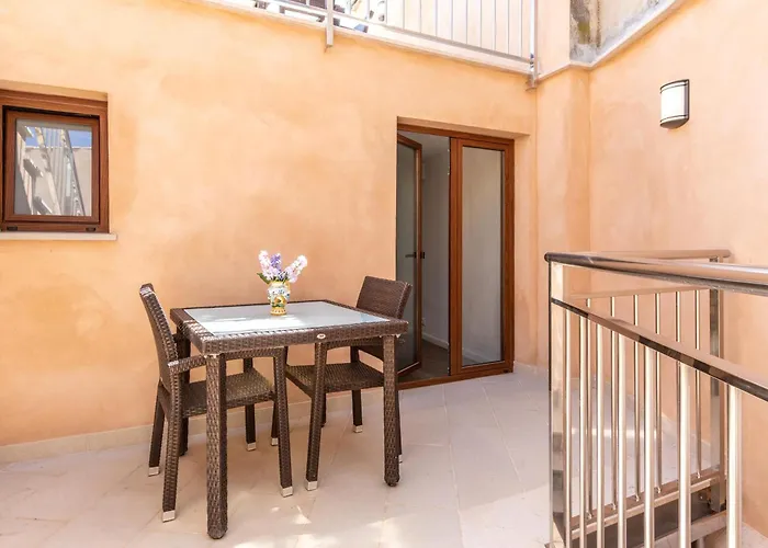 Historic Townhouse Casa Roca Horta 4 Bedrooms Pollenca